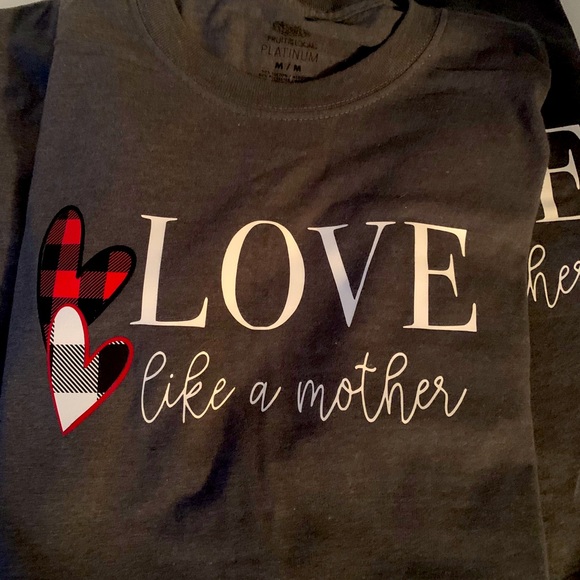 ๐ LOVE TEE - Picture 2 of 3